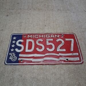M8CHIGAN 1976 COLLECTABLE PLATE